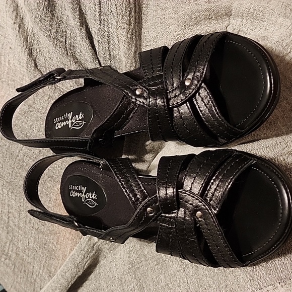 Strictly Comfort Brand Heeled Sandles - Picture 2 of 9